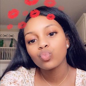 Meet your Posher, Aisha